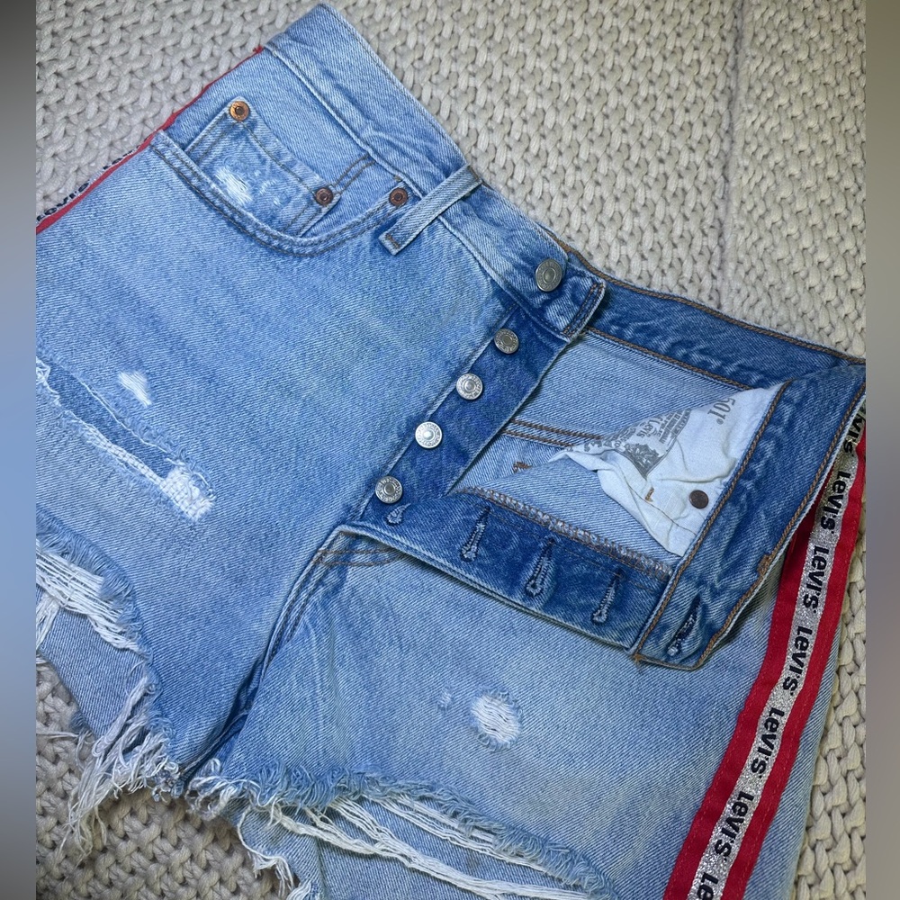 W28 shorts